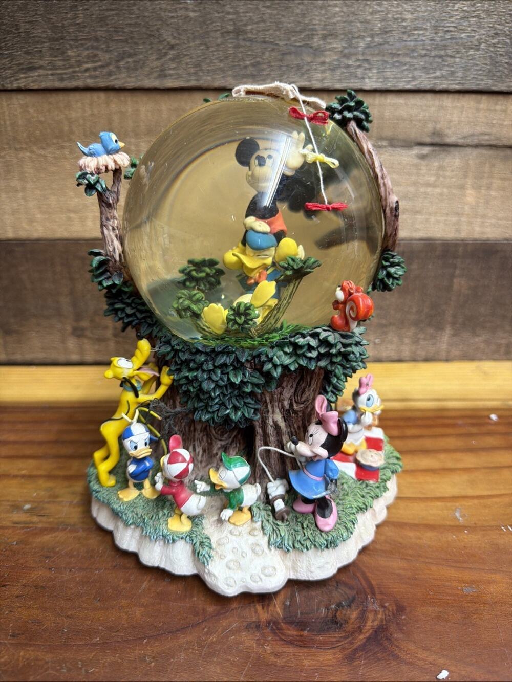 Disney - Mickey & Friends "Let's Go Fly a Kite/ Day at the Park" Snow Globe-flaw